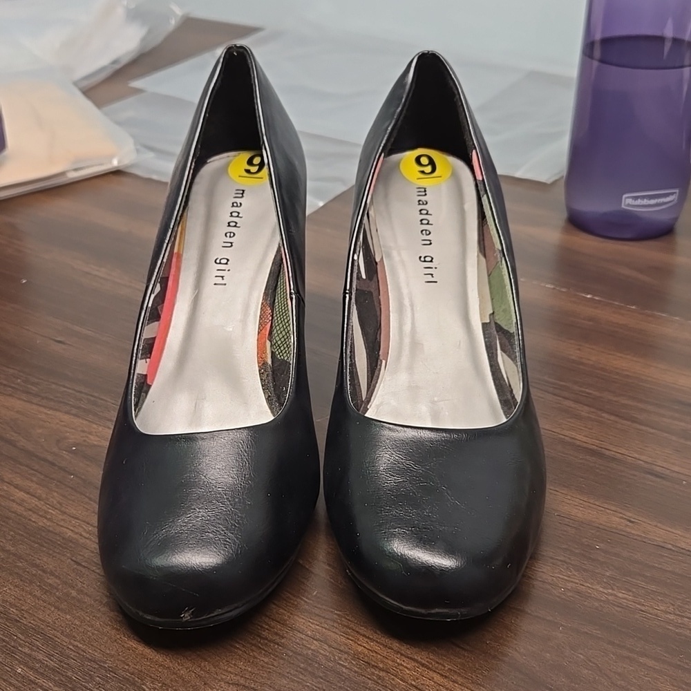 Madden Girl Size 9 Black Faux Leather Pumps